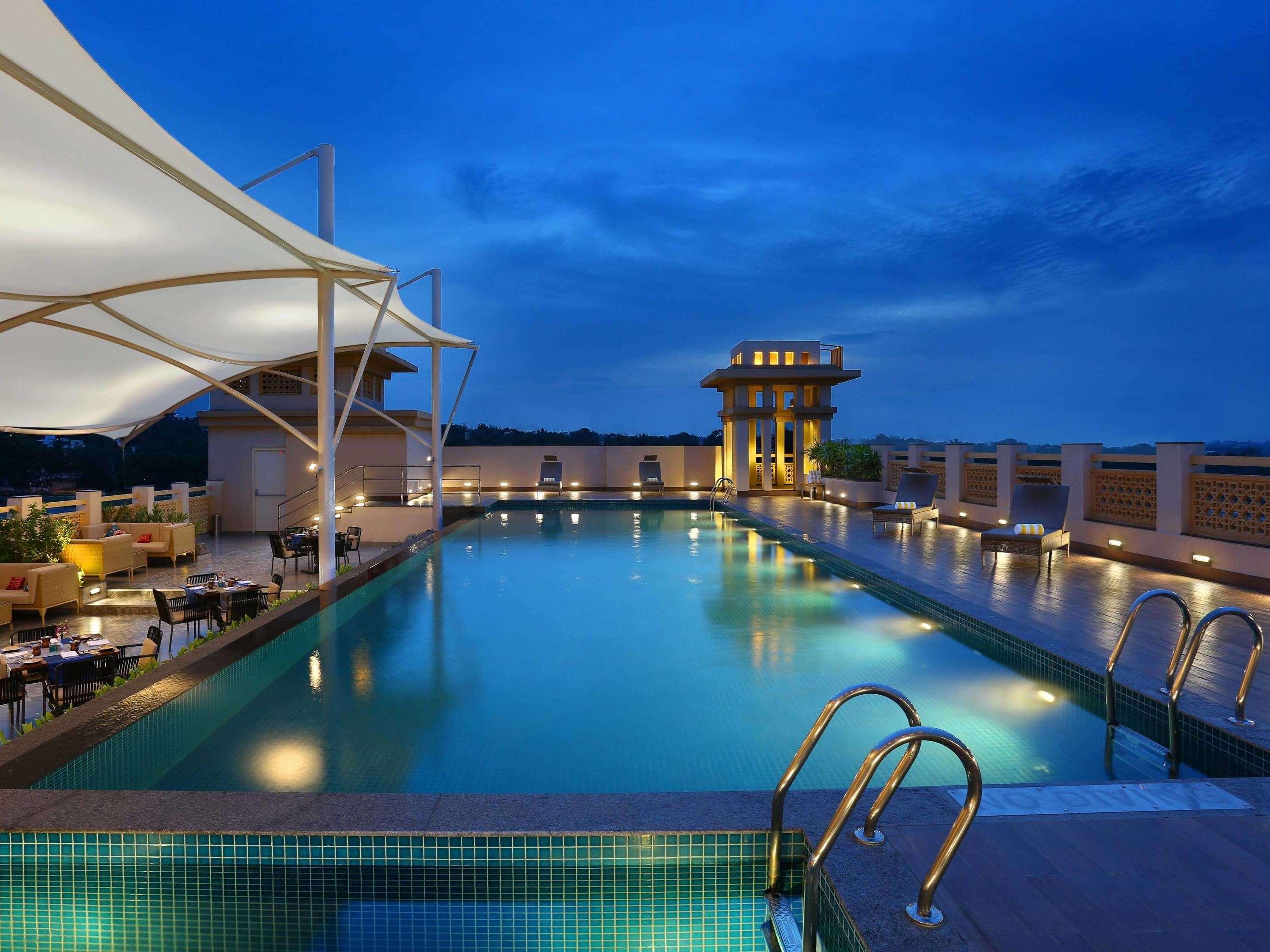 Grand Mercure Mysore - An Accor Brand Екстериор снимка The swimming pool at the hotel